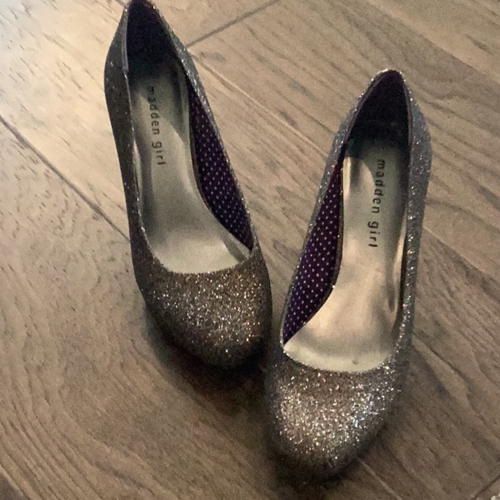 Madden Girl gold dressy shoes. 7 medium